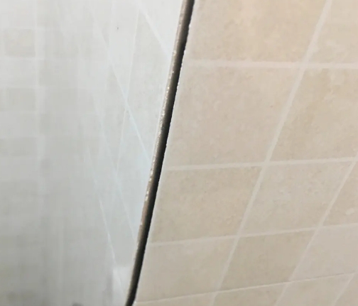 乳山瓷砖空鼓维修公司分享阳台瓷砖脱落的修复过程可以分为以下几个步骤